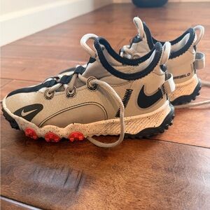 Nike Kids Beige and Black Sneakers